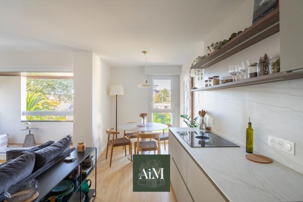 VANNES – PORT À PIED – MAGNIFIQUE APPARTEMENT ENTIÈREMENT RÉNOVÉ – 84 M² – 3 CHAMBRES – TERRASSE – PARKING