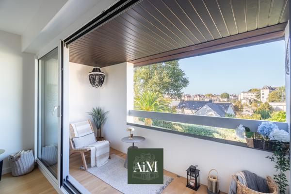 VANNES – PORT À PIED – MAGNIFIQUE APPARTEMENT ENTIÈREMENT RÉNOVÉ – 84 M² – 3 CHAMBRES – TERRASSE – PARKING