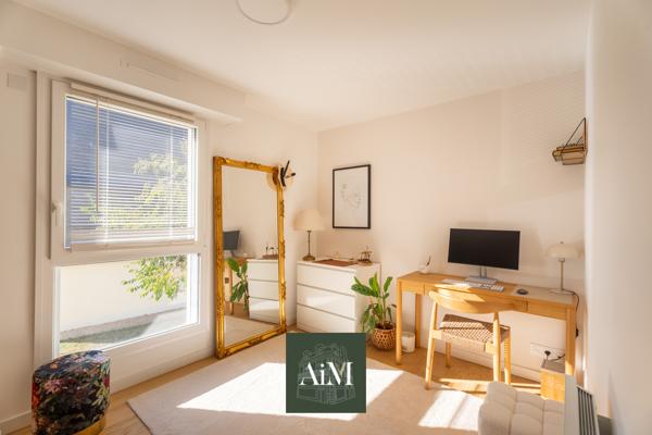 VANNES – PORT À PIED – MAGNIFIQUE APPARTEMENT ENTIÈREMENT RÉNOVÉ – 84 M² – 3 CHAMBRES – TERRASSE – PARKING