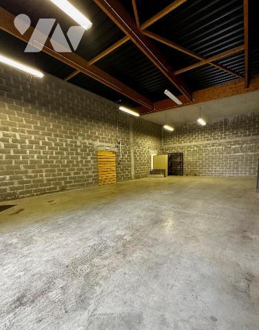 Entrepôt en très bon état 