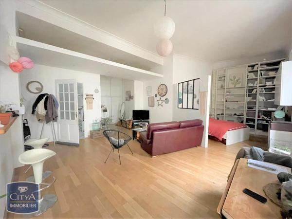 Appartement à louer 1 pièce 62.88m² Nîmes (30000)