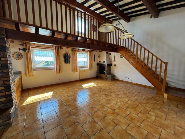 MAISON DE VILLE au calme avec terrasse privative, cour fermée et garage