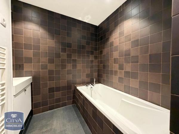 Appartement à louer 4 pièces 123.8m² Arras (62000)
