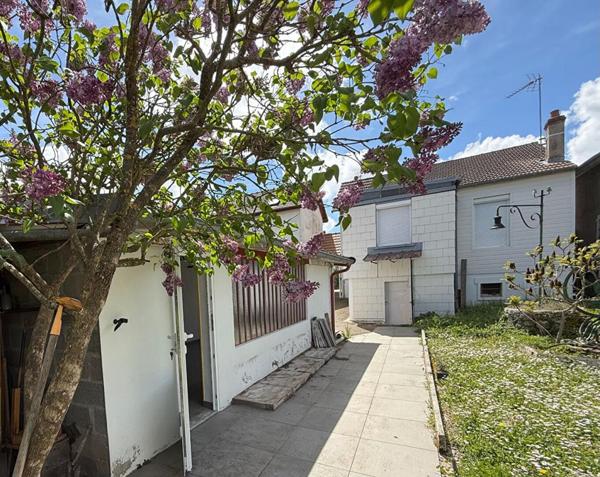 Maison Yzeure avec dépendance cave Jardin puits atelier