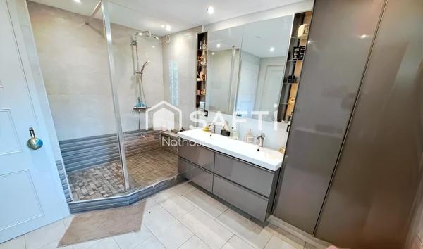 maison de charme de 143 m2 env, avec piscine à Magny le Hongre