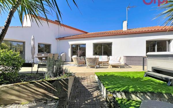 Maison à vendre    6 pièces •  Talmont-Saint-Hilaire