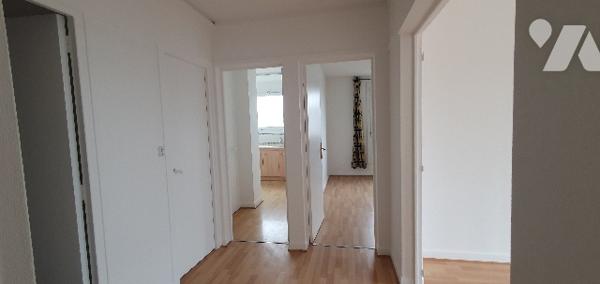 Appartement T3 - 56m2 - étage 3/10, lumineux avec vue dégagée, parking dans résidence privée.