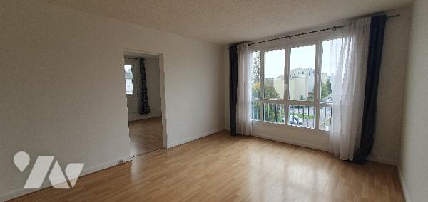 Appartement T3 - 56m2 - étage 3/10, lumineux avec vue dégagée, parking dans résidence privée.