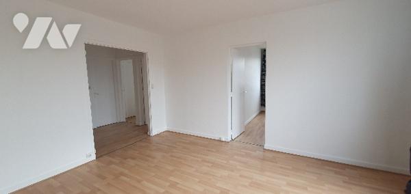 Appartement T3 - 56m2 - étage 3/10, lumineux avec vue dégagée, parking dans résidence privée.