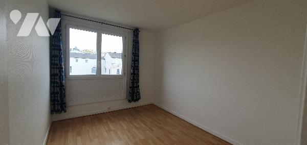 Appartement T3 - 56m2 - étage 3/10, lumineux avec vue dégagée, parking dans résidence privée.