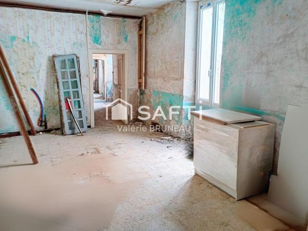 BATISSE A RENOVER DE 460 M2 AU CENTRE VILLAGE