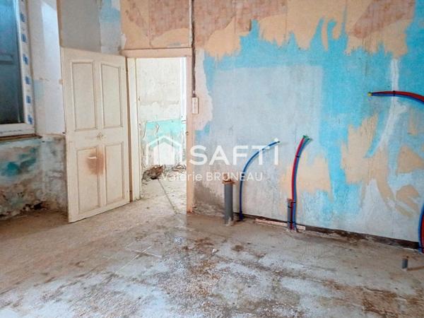 BATISSE A RENOVER DE 460 M2 AU CENTRE VILLAGE