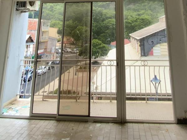 Immeuble Riviere Pilote 8 pièce(s à rafraîchir