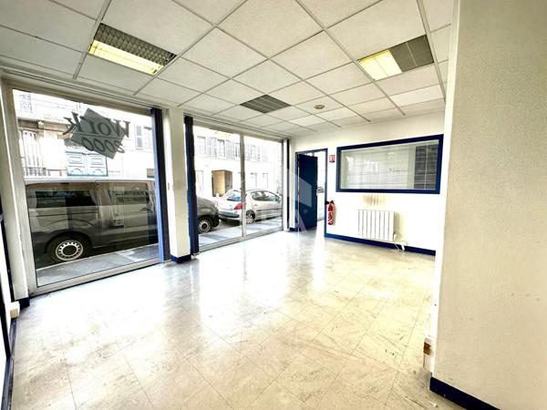 PAU : Secteur centre-ville  Local commercial 107 m² (Murs)
