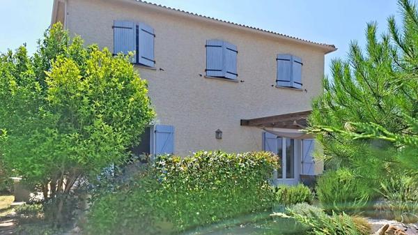 Maison 5 pièces avec piscine et studio indépendant offrant un revenu locatif