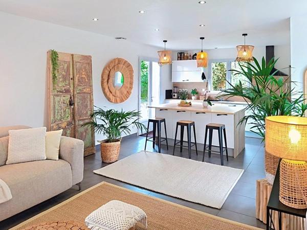 Maison 5 pièces avec piscine et studio indépendant offrant un revenu locatif