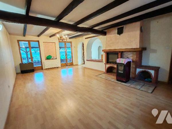 A visiter sans tarder, venez découvrir cette belle propriété avec son magnifique terrain.