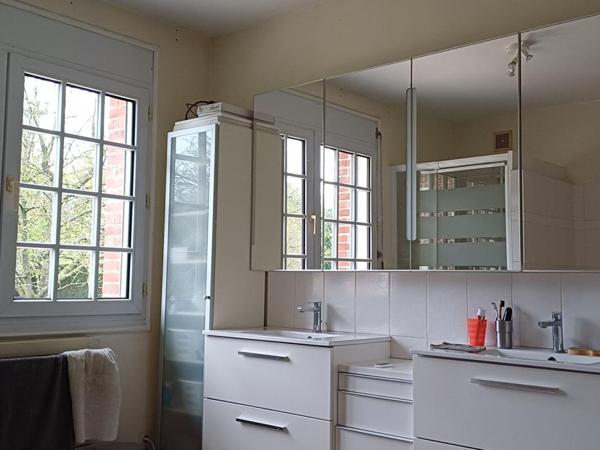 PROPRIETE avec parc arboré et piscine