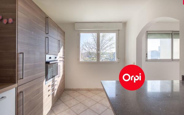 Appartement à vendre    5 pièces • 100 m2 Saint-Priest