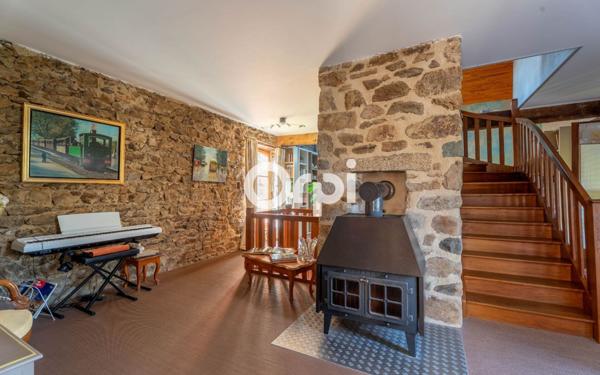 Maison à vendre    5 pièces •  Saint-Martin-en-Haut