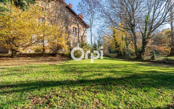 Maison à vendre    5 pièces •  Saint-Martin-en-Haut