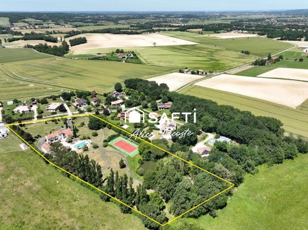 Propriété avec parc, piscine, tennis et étang