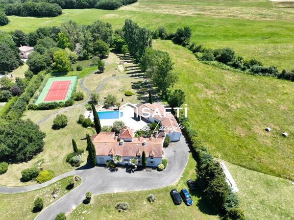 Propriété avec parc, piscine, tennis et étang