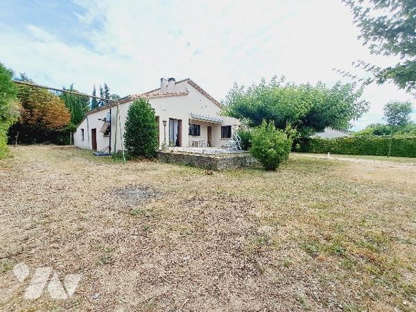Sauzet, maison de  plain pied avec 4 chambres, garage sur une parcelle de 1074m².