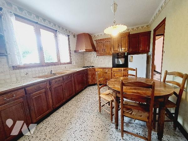 Sauzet, maison de  plain pied avec 4 chambres, garage sur une parcelle de 1074m².