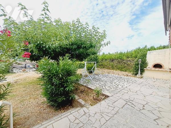 Sauzet, maison de  plain pied avec 4 chambres, garage sur une parcelle de 1074m².