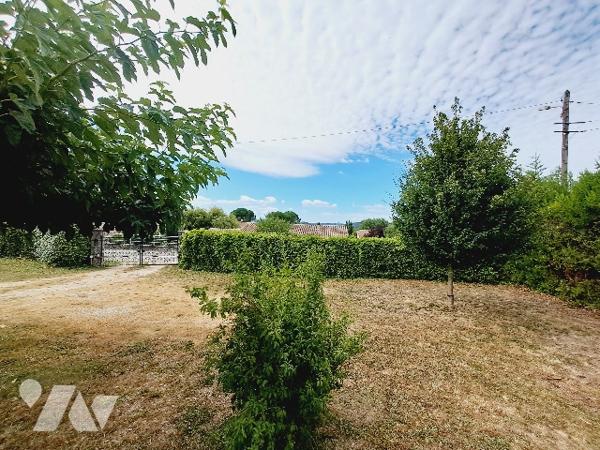 Sauzet, maison de  plain pied avec 4 chambres, garage sur une parcelle de 1074m².