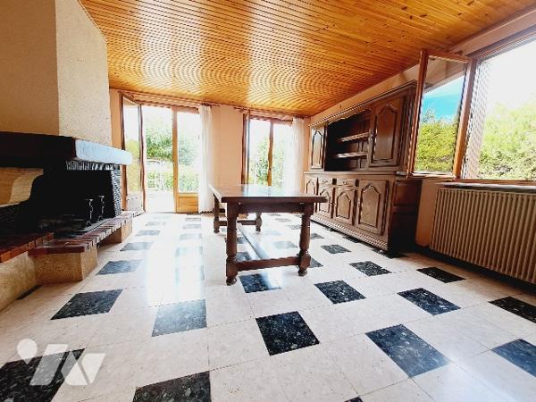 Sauzet, maison de  plain pied avec 4 chambres, garage sur une parcelle de 1074m².