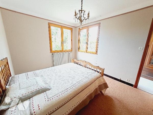 Sauzet, maison de  plain pied avec 4 chambres, garage sur une parcelle de 1074m².