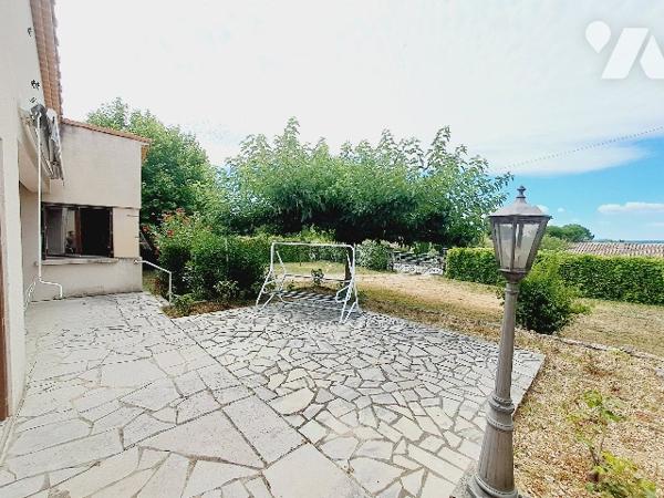 Sauzet, maison de  plain pied avec 4 chambres, garage sur une parcelle de 1074m².