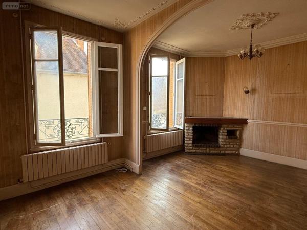 Maison de ville à vendre à Saint-Amand-Montrond dans le Cher (18200), ref : 26063