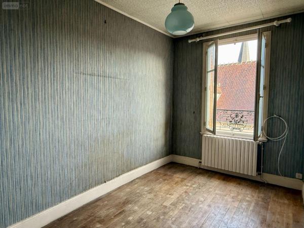 Maison de ville à vendre à Saint-Amand-Montrond dans le Cher (18200), ref : 26063