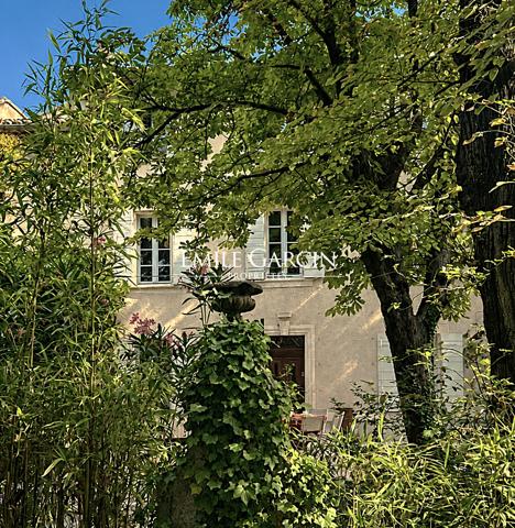 A vendre - Maison de Maître au coeur du village - Sud Luberon