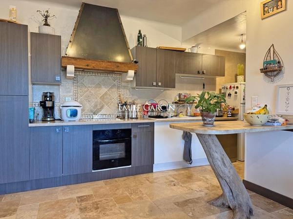 A vendre - Bel appartement au premier étage d'un mas ancien.