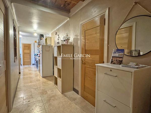 A vendre - Bel appartement au premier étage d'un mas ancien.