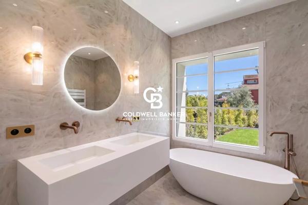 Villa 8 pièces à vendre Antibes - 06160 / Réf: 86869314