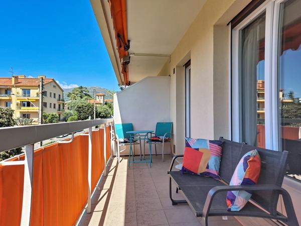 Appartement
         1 pièce
        - 32 m² 175 000 € *