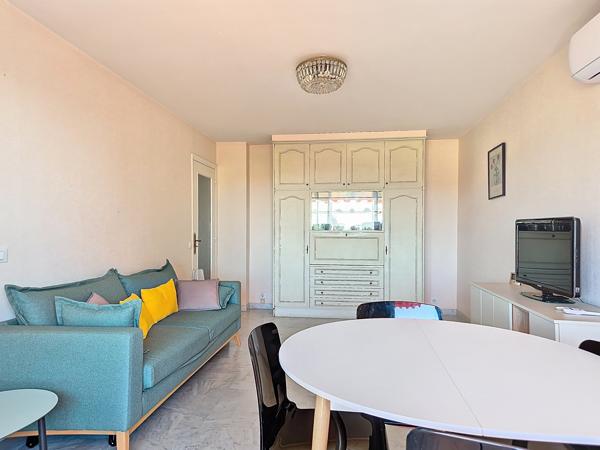Appartement
         1 pièce
        - 32 m² 175 000 € *
