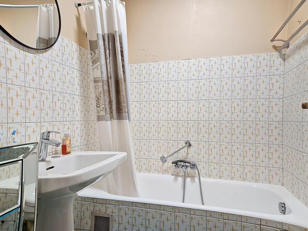 Appartement
         1 pièce
        - 32 m² 175 000 € *