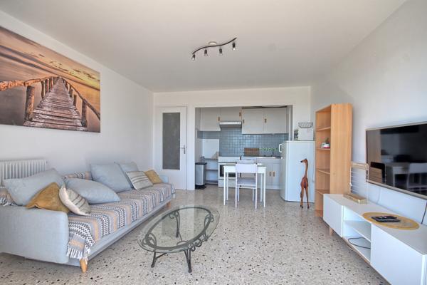 Appartement
         2 pièces
        - 44 m² Exclusivité 165 000 € *