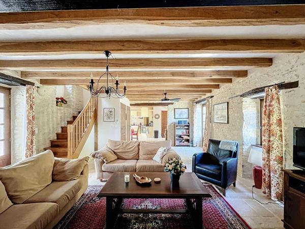 Domaine Gourdon avec piscine sur 13.5 hectares de terrain