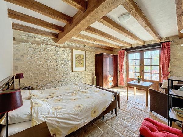 Domaine Gourdon avec piscine sur 13.5 hectares de terrain