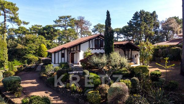 À 500 m du lac — Villa basco-landaise de caractère avec piscine