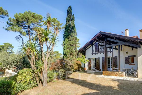 À 500 m du lac — Villa basco-landaise de caractère avec piscine