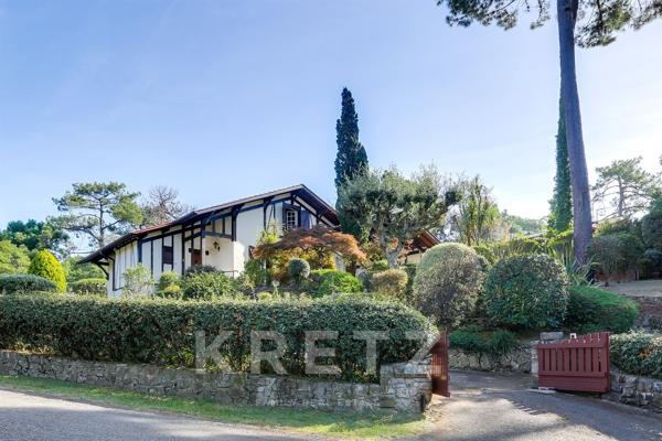 À 500 m du lac — Villa basco-landaise de caractère avec piscine