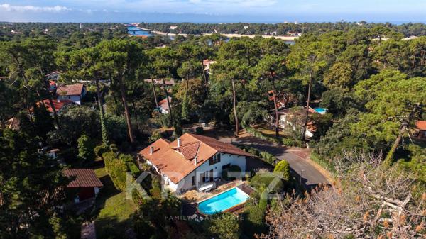 À 500 m du lac — Villa basco-landaise de caractère avec piscine
